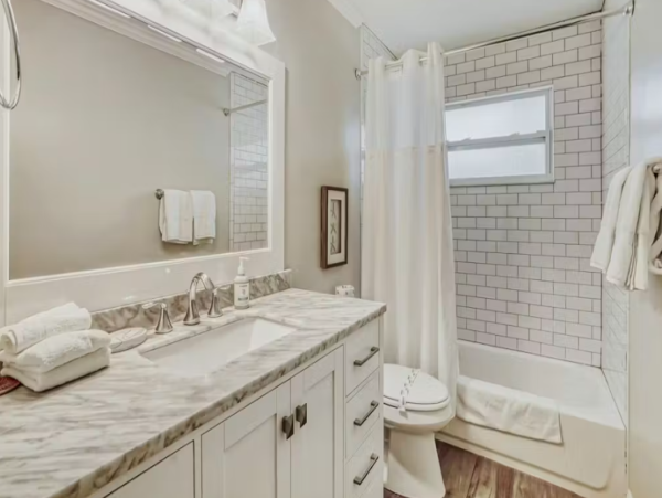 Anna Maria Island Luxurious Tropical Retreat with private Pool & Game Room